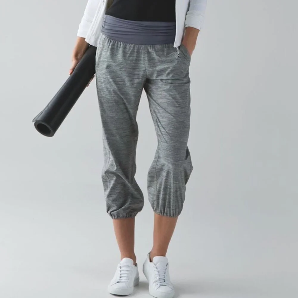 Lululemon Om Lightweight Yoga Loose Pants in Heathered Slate Grey, size 6